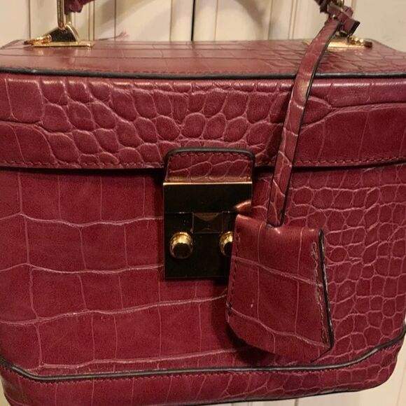 Forever 21 Faux Patent Leather Crossbody Box Burgundy & Gold Bag - Picture 1 of 6